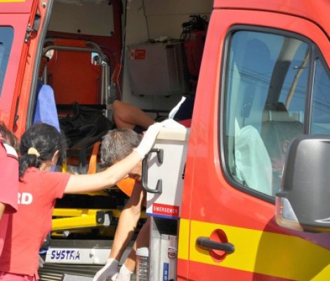 Accident pe Aurel Vlaicu, din cauza vitezei excesive: un şofer a intrat pe contrasens